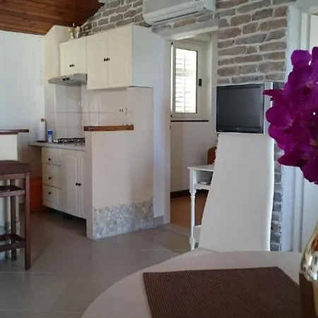 Apartament Mare 2 *