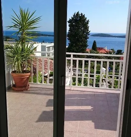 Mare 2 * Hvar Town